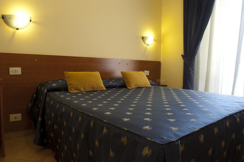Hotel Cervia Rome Room photo